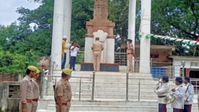 Photo of बैरिया पुलिस ने शहीद दिवस पर शहीदों को दी श्रद्धांजली